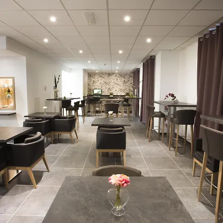 Kyriad Centre - Et 3*