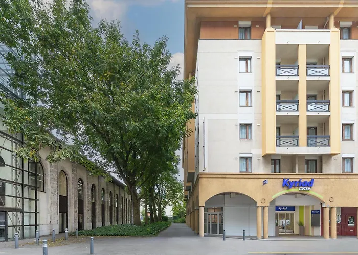 Kyriad Centre - Et 3*