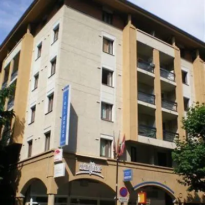 Kyriad Centre - Et 3*