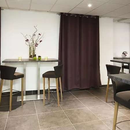 Kyriad Centre - Et Aparthotel Chambery