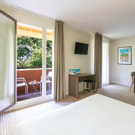 Aparthotel Kyriad Centre - Et 3*