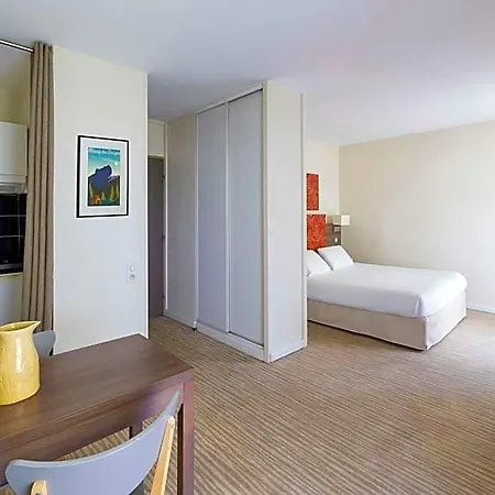 Kyriad Centre - Et Résidence 3* Chambéry