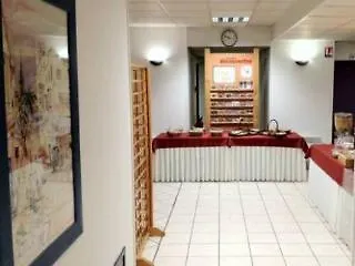 Kyriad Centre - Et Résidence Aparthotel