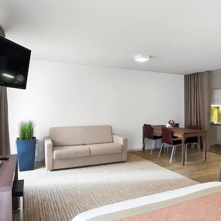 Kyriad Centre - Et 3*
