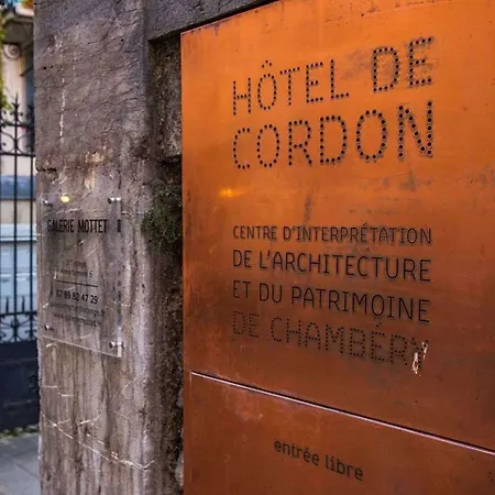 Hotel apartamentowy Kyriad Centre - Et Chambéry