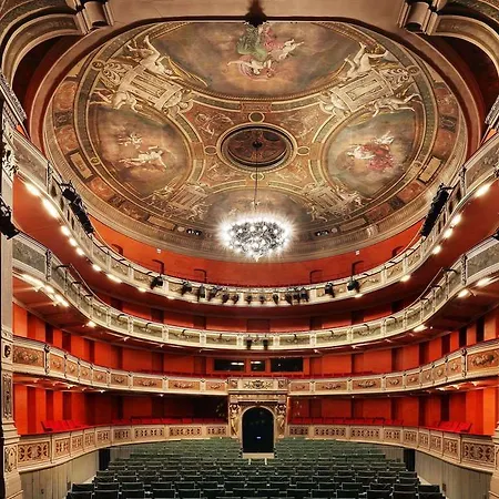 Kyriad Centre - Et 3* Chambery