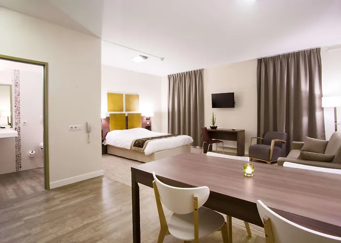 Ξενοδοχείο με διαμερίσματα Kyriad Centre - Et