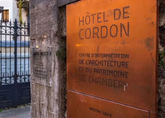 Ξενοδοχείο με διαμερίσματα Kyriad Centre - Et Σαμπερί